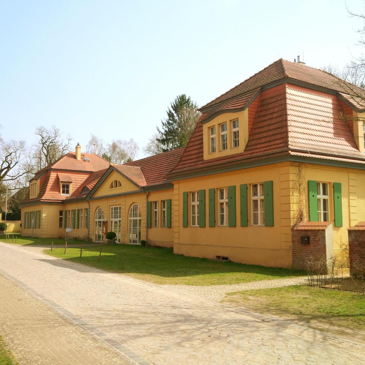 Kavaliershaus Krumke - Gaestehaus Im Schlosspark - Schluesselbox - Kein Tv Hotel Exterior photo